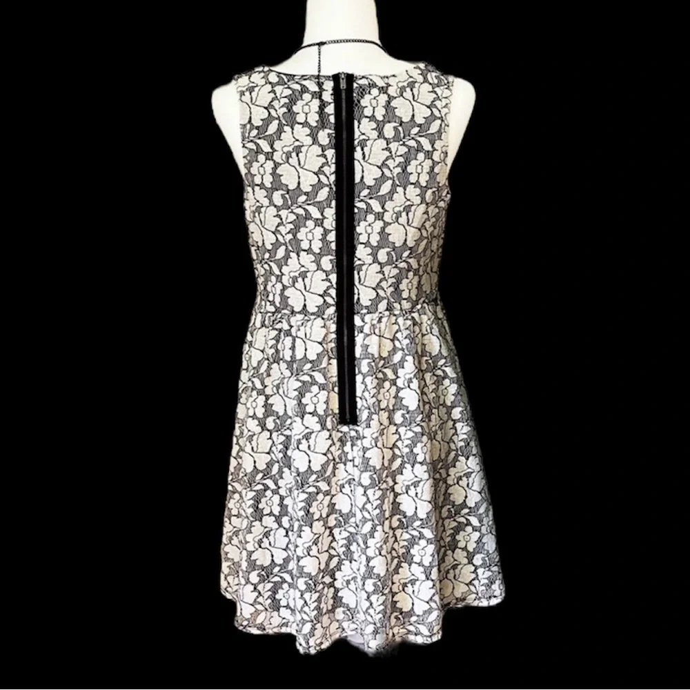 ⛔️SOLD⛔️ XHILARATION Sleeveless Floral Lace Midi Dress Black & White Sz Large - Picture 7 of 14